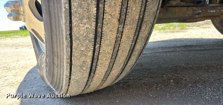 image for item EQ1428 2012 Freightliner Cascadia semi truck