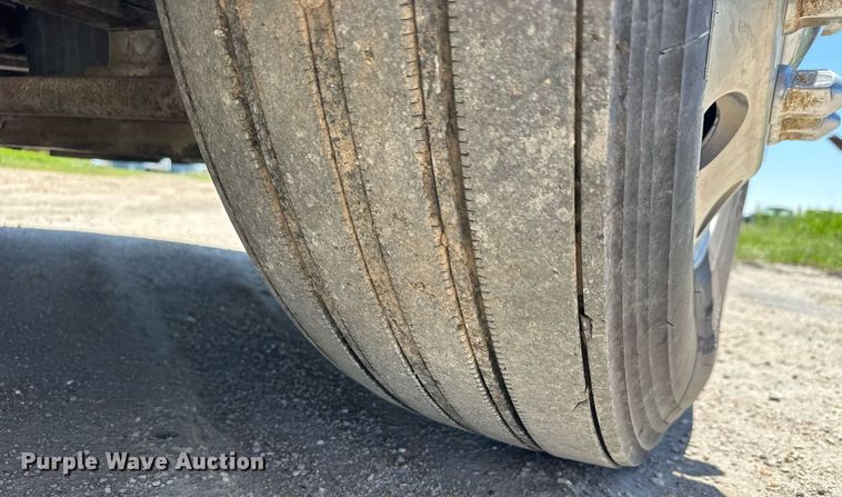 image for item EQ1428 2012 Freightliner Cascadia semi truck