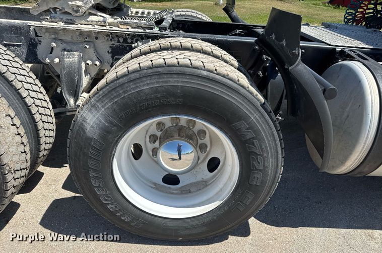 image for item EQ1428 2012 Freightliner Cascadia semi truck