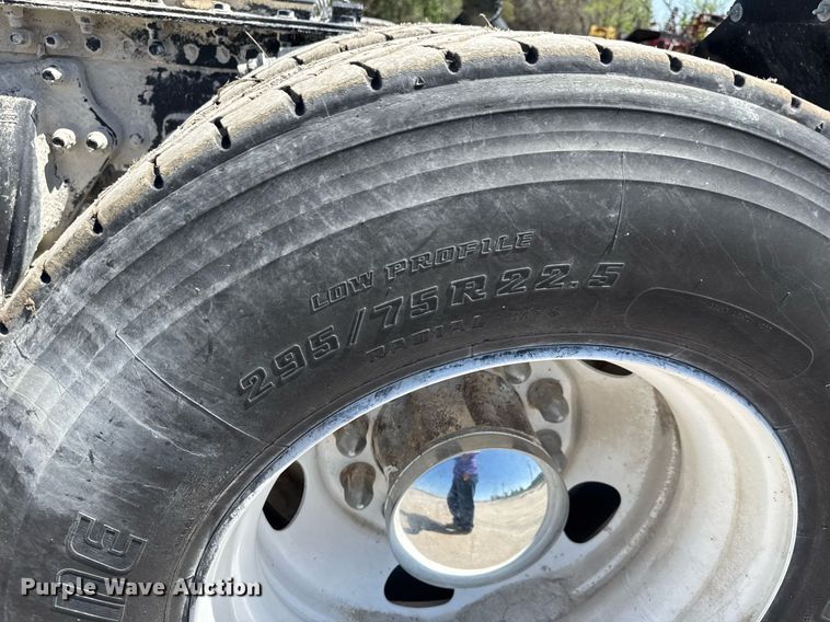 image for item EQ1428 2012 Freightliner Cascadia semi truck