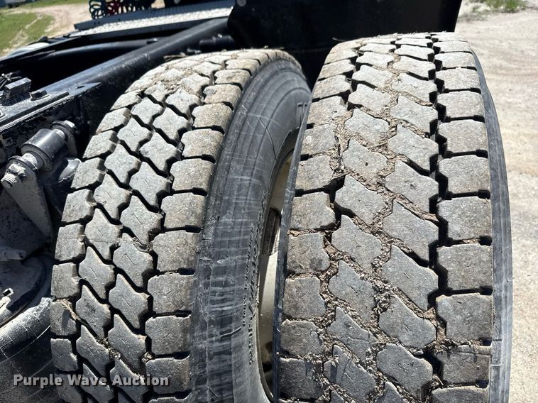 image for item EQ1428 2012 Freightliner Cascadia semi truck