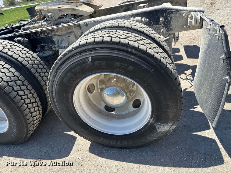 image for item EQ1428 2012 Freightliner Cascadia semi truck