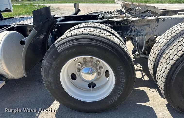 image for item EQ1428 2012 Freightliner Cascadia semi truck