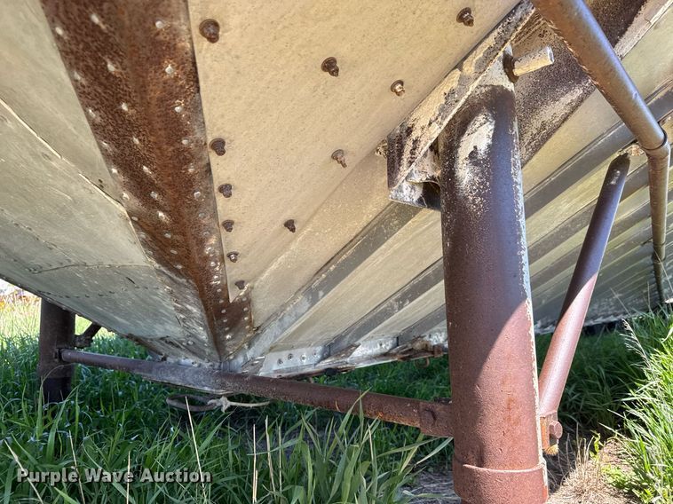 image for item EQ1433 1974 Timpte grain trailer