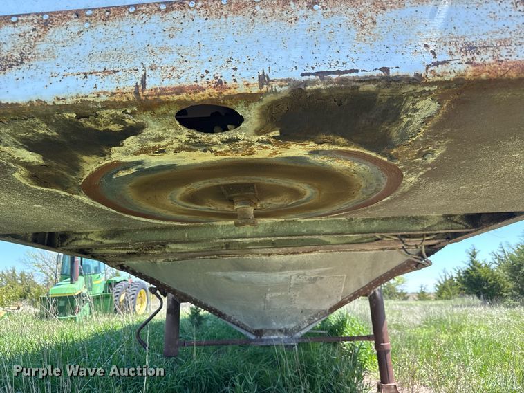 image for item EQ1433 1974 Timpte grain trailer