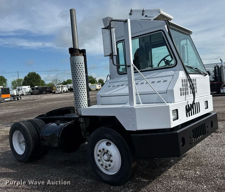 image for item EQ1455 2005 Kalmar 30 yard truck