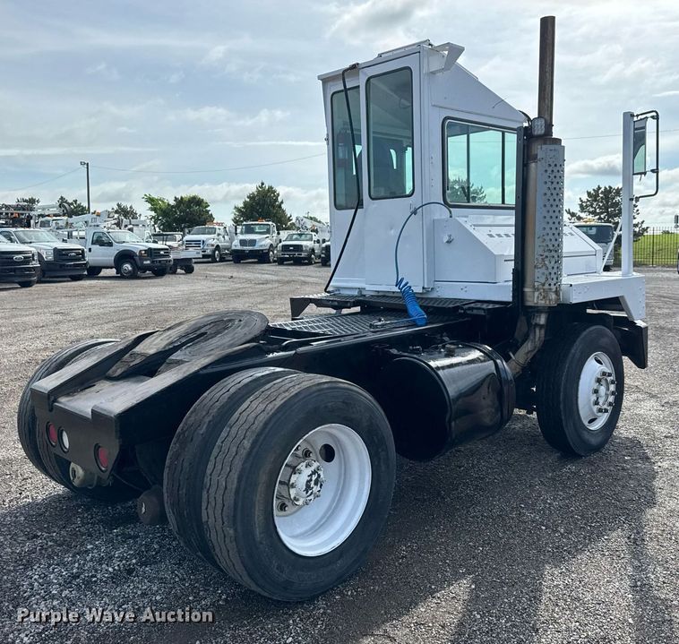 image for item EQ1455 2005 Kalmar 30 yard truck