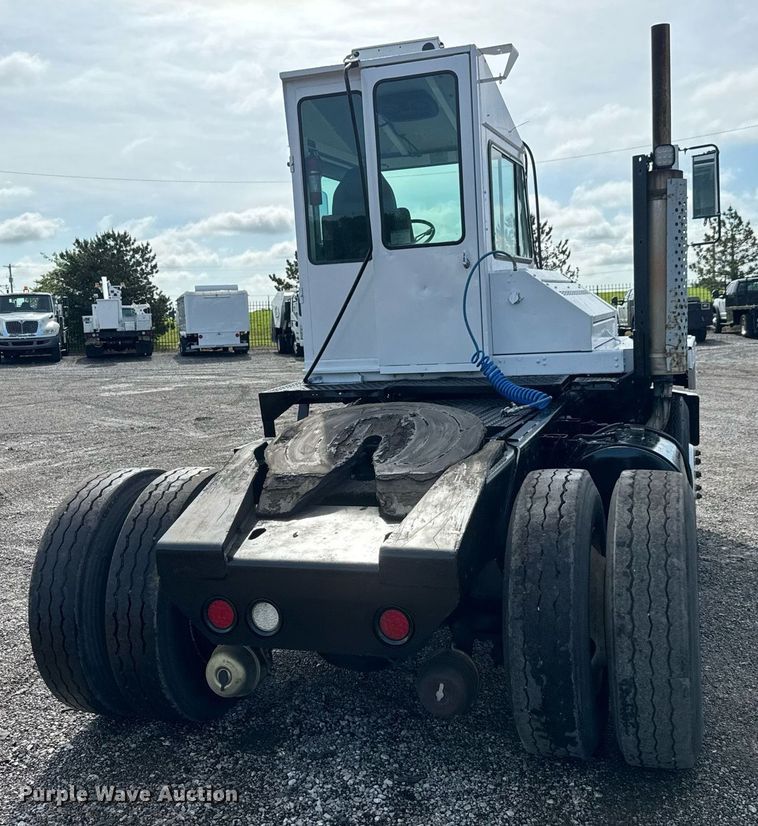 image for item EQ1455 2005 Kalmar 30 yard truck