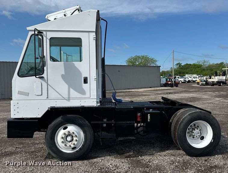 image for item EQ1455 2005 Kalmar 30 yard truck