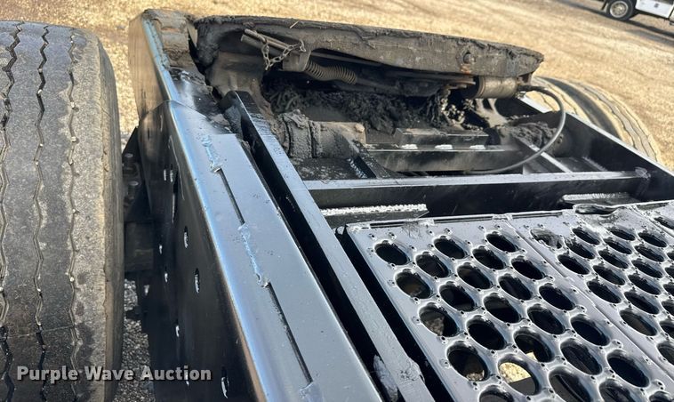 image for item EQ1455 2005 Kalmar 30 yard truck