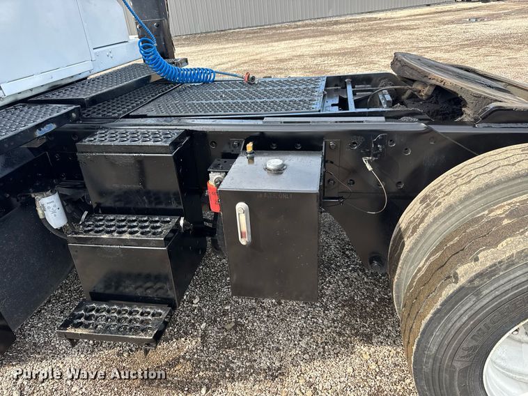 image for item EQ1455 2005 Kalmar 30 yard truck