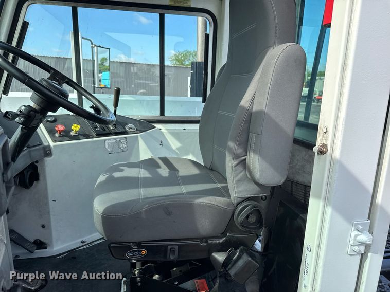 image for item EQ1455 2005 Kalmar 30 yard truck