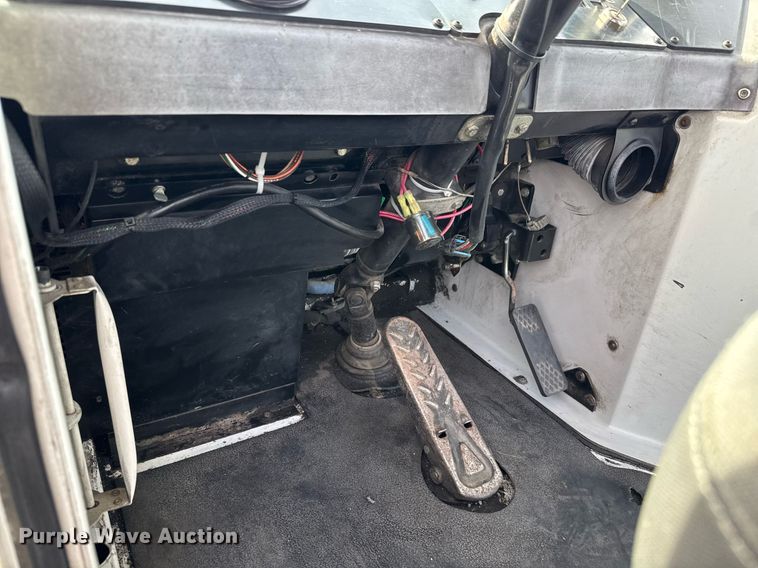 image for item EQ1455 2005 Kalmar 30 yard truck