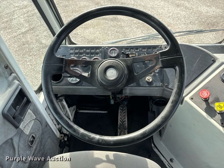 image for item EQ1455 2005 Kalmar 30 yard truck