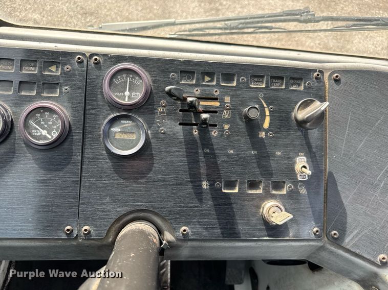 image for item EQ1455 2005 Kalmar 30 yard truck