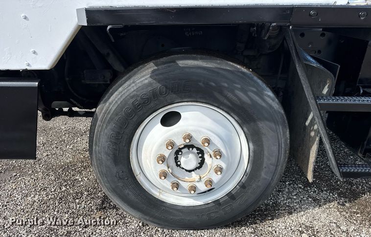 image for item EQ1455 2005 Kalmar 30 yard truck