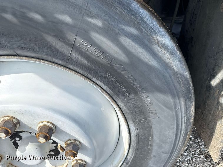 image for item EQ1455 2005 Kalmar 30 yard truck