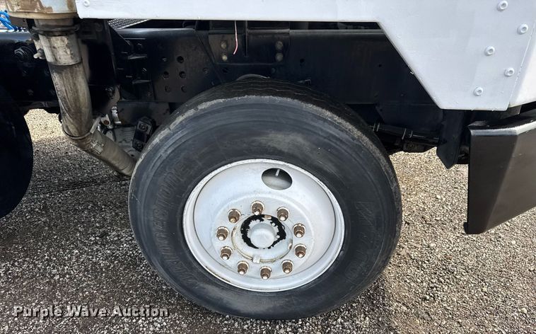 image for item EQ1455 2005 Kalmar 30 yard truck