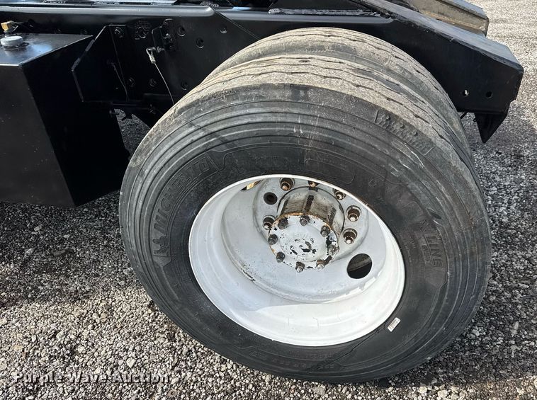 image for item EQ1455 2005 Kalmar 30 yard truck