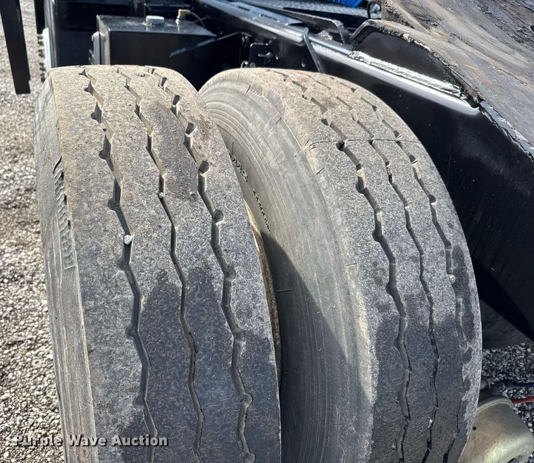 image for item EQ1455 2005 Kalmar 30 yard truck