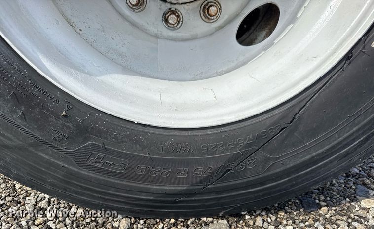 image for item EQ1455 2005 Kalmar 30 yard truck