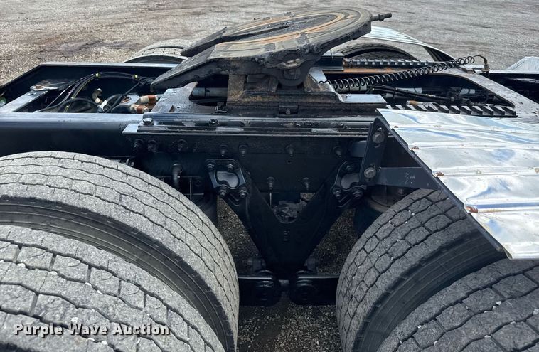 image for item EQ1459 2012 Kenworth T800 semi truck