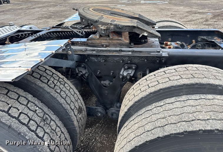 image for item EQ1459 2012 Kenworth T800 semi truck