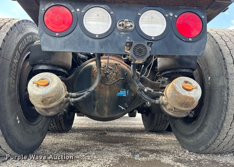 image for item EQ1459 2012 Kenworth T800 semi truck