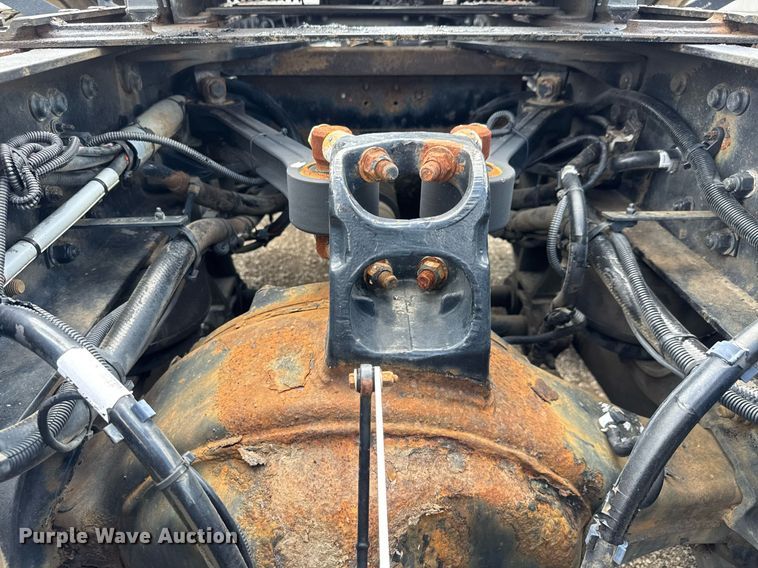 image for item EQ1459 2012 Kenworth T800 semi truck