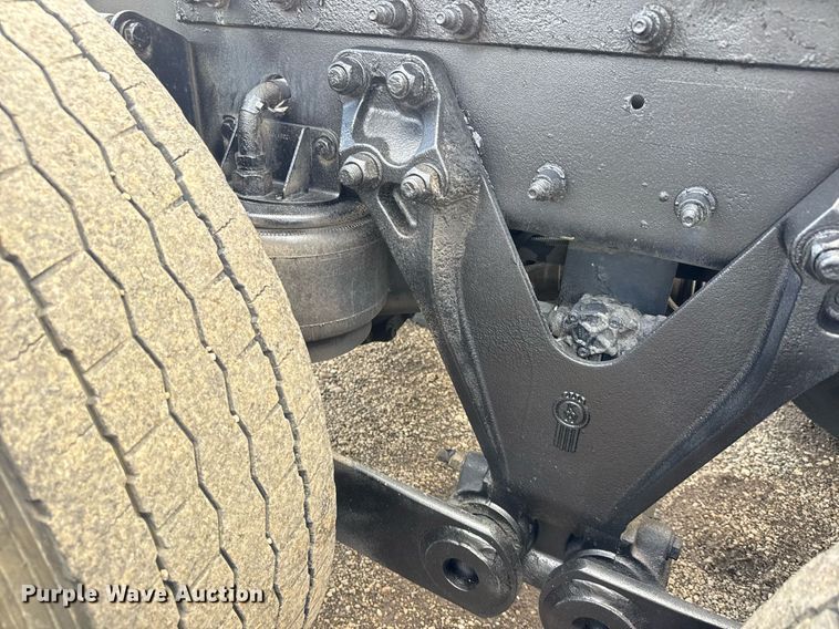 image for item EQ1459 2012 Kenworth T800 semi truck