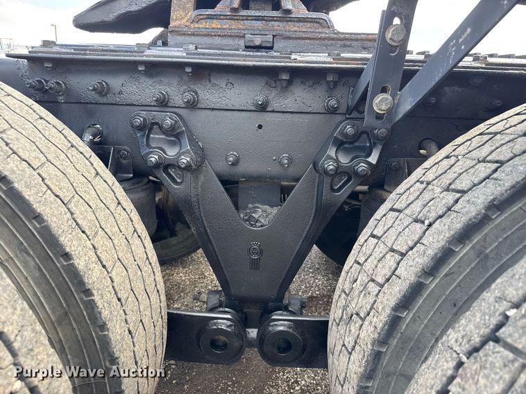 image for item EQ1459 2012 Kenworth T800 semi truck