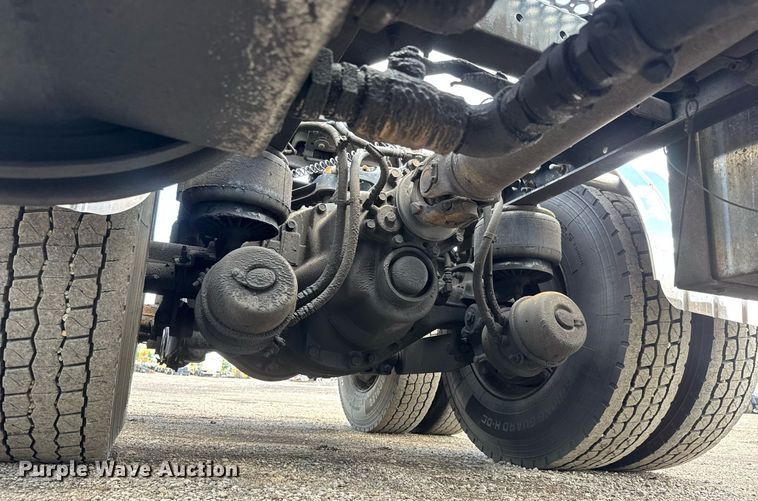 image for item EQ1459 2012 Kenworth T800 semi truck