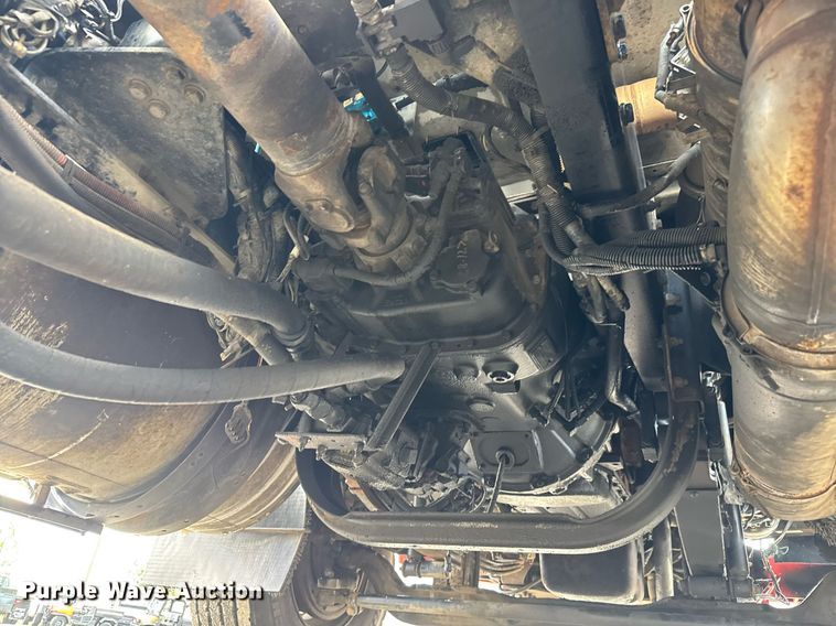 image for item EQ1459 2012 Kenworth T800 semi truck