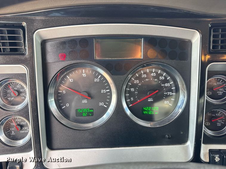 image for item EQ1459 2012 Kenworth T800 semi truck