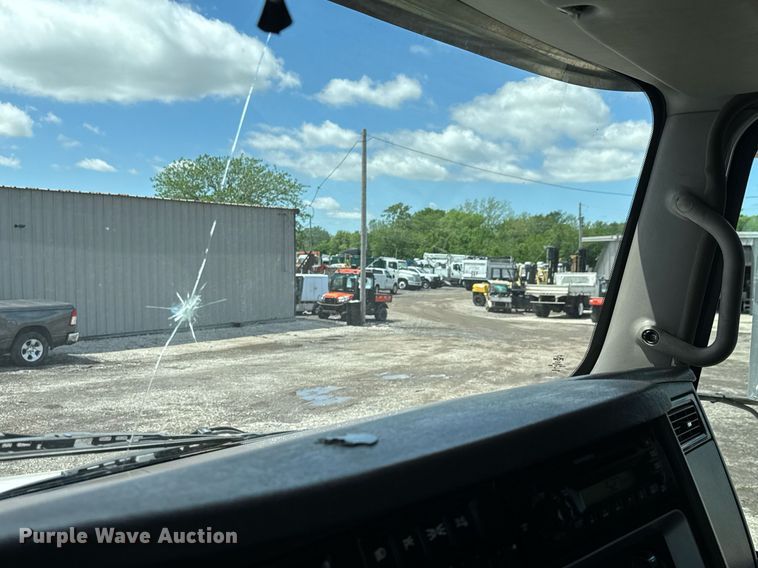 image for item EQ1459 2012 Kenworth T800 semi truck