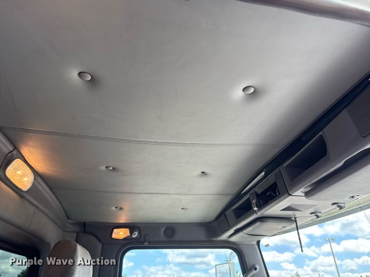 image for item EQ1459 2012 Kenworth T800 semi truck