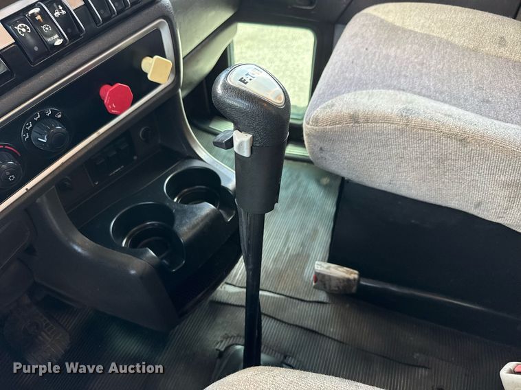 image for item EQ1459 2012 Kenworth T800 semi truck