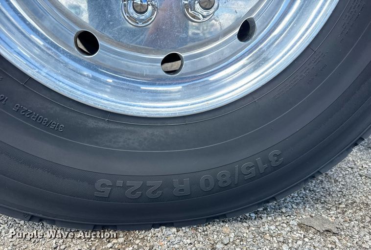 image for item EQ1459 2012 Kenworth T800 semi truck