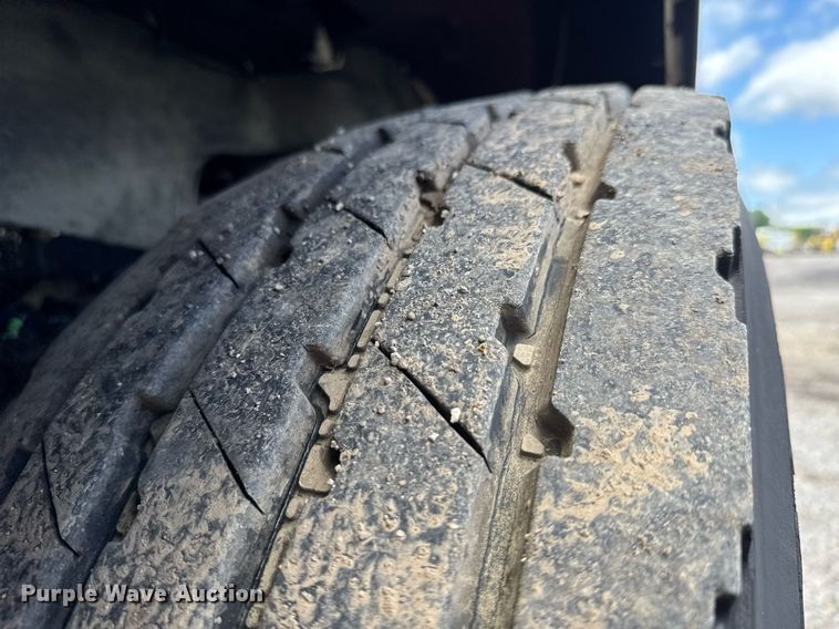 image for item EQ1459 2012 Kenworth T800 semi truck