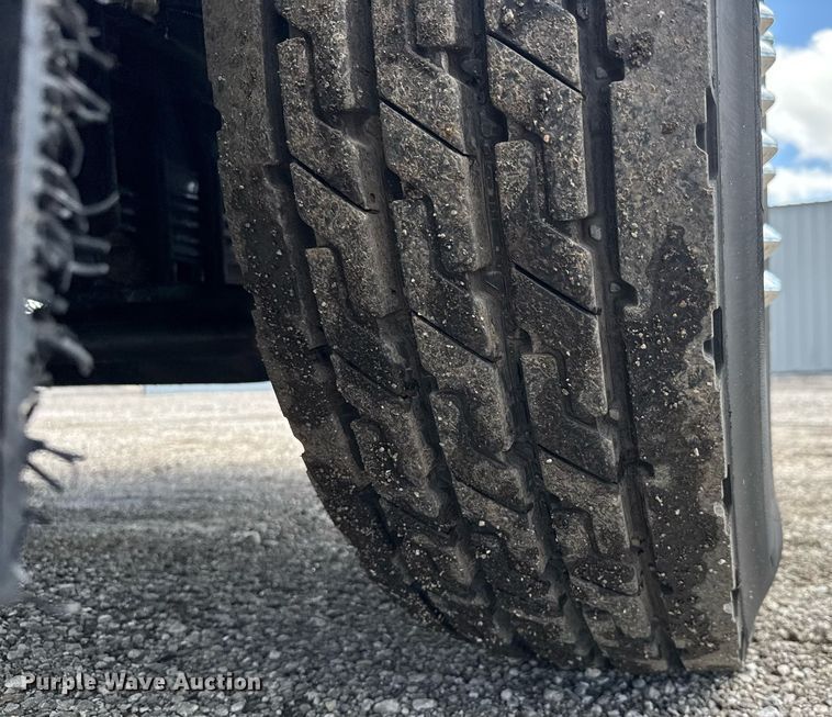 image for item EQ1459 2012 Kenworth T800 semi truck