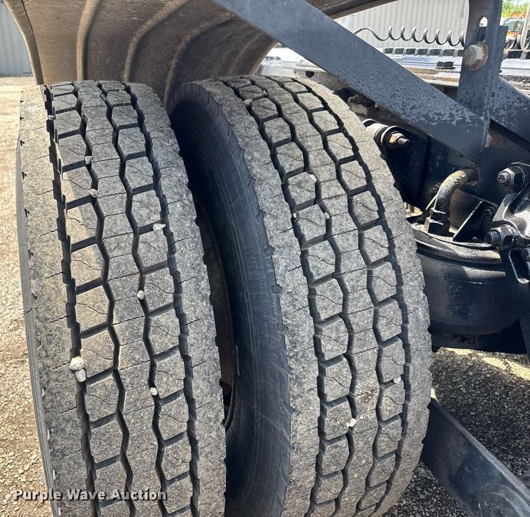 image for item EQ1459 2012 Kenworth T800 semi truck