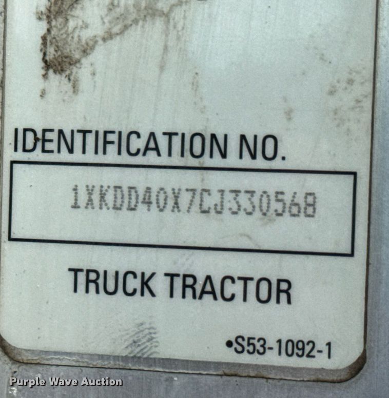 image for item EQ1459 2012 Kenworth T800 semi truck