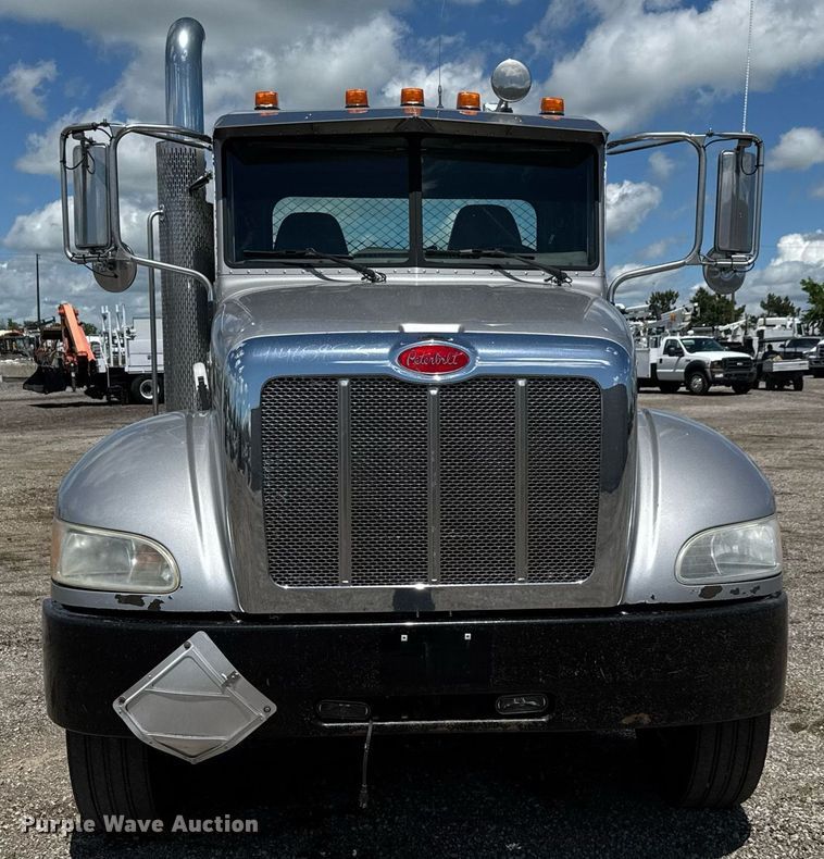 image for item EQ1464 2010 Peterbilt 340 rollback truck