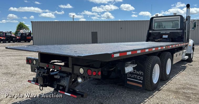 image for item EQ1464 2010 Peterbilt 340 rollback truck