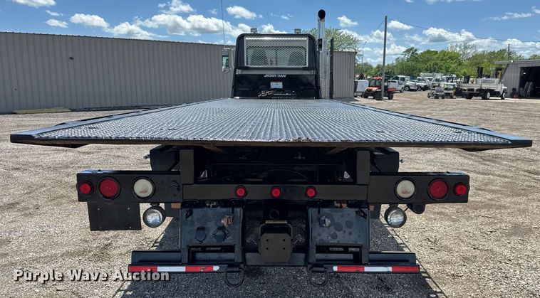 image for item EQ1464 2010 Peterbilt 340 rollback truck