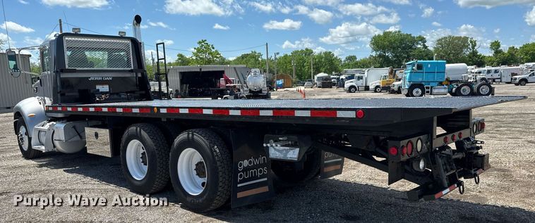 image for item EQ1464 2010 Peterbilt 340 rollback truck