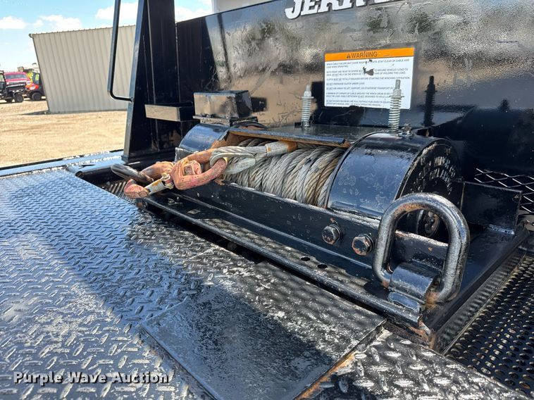 image for item EQ1464 2010 Peterbilt 340 rollback truck