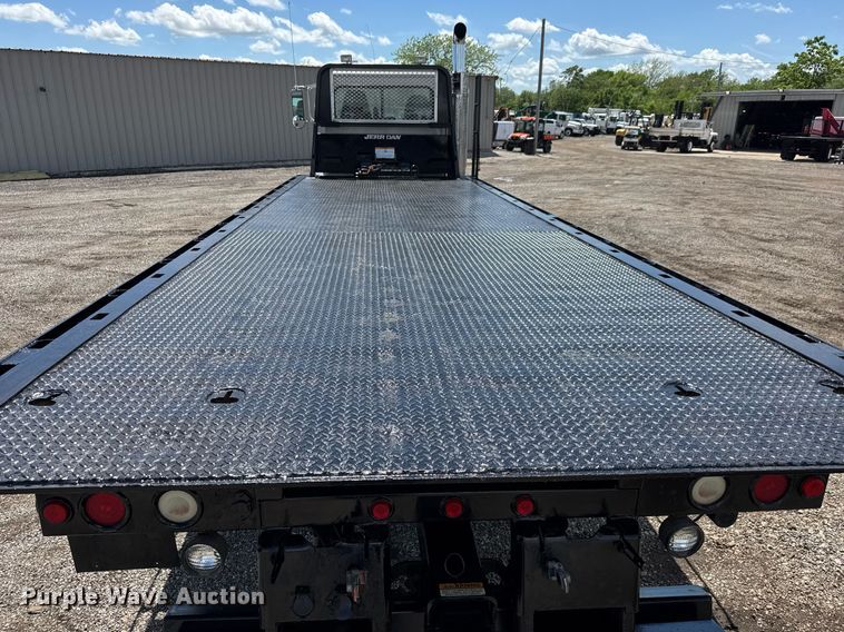 image for item EQ1464 2010 Peterbilt 340 rollback truck