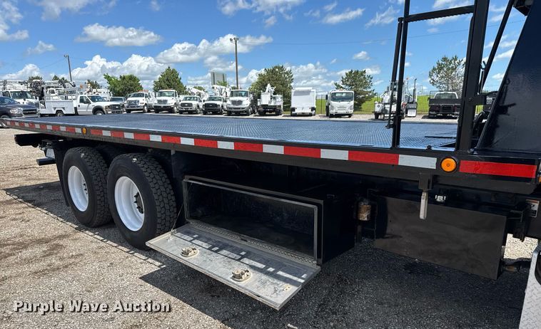 image for item EQ1464 2010 Peterbilt 340 rollback truck