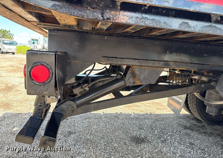 image for item EQ1464 2010 Peterbilt 340 rollback truck